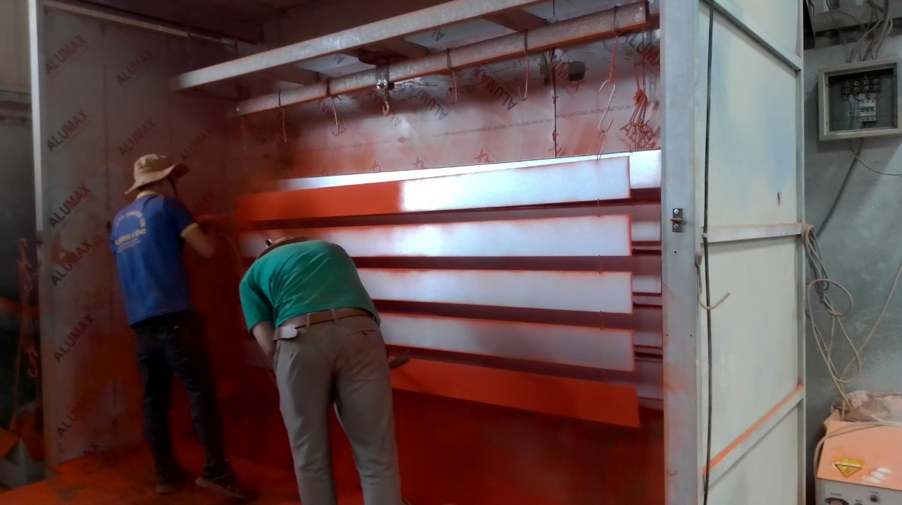 máng cáp sơn tĩnh điện: phun bột sơn.