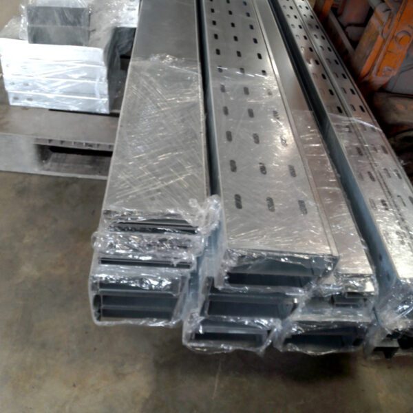 Khay cáp 200x100 inox 304