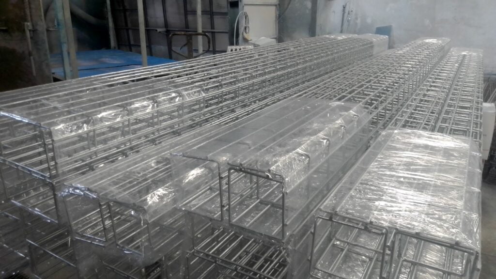 Vật liệu dùng cho máng lưới: inox 304