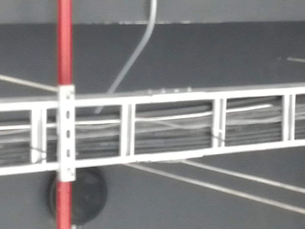 Thang cáp sơn tĩnh điện trong xây dựng